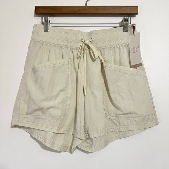 NWT CALIA Midrise Pintuck 4" Short in Sage Dune | S - Picture 2 of 5
